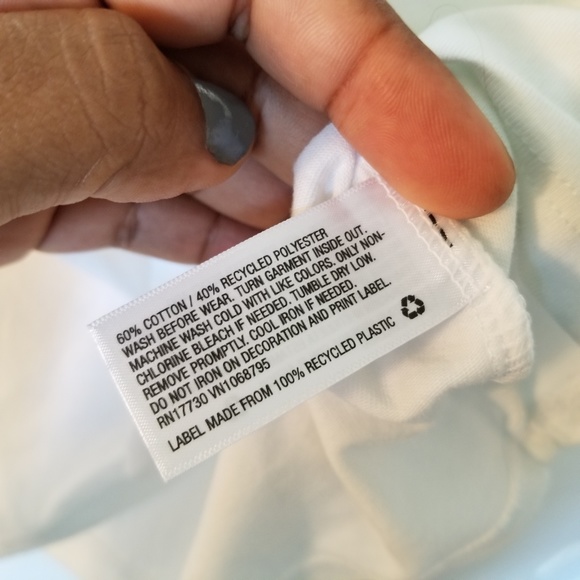 SOLD 💫 Happy Face White T-Shirt Junior XL NWT - Picture 6 of 7